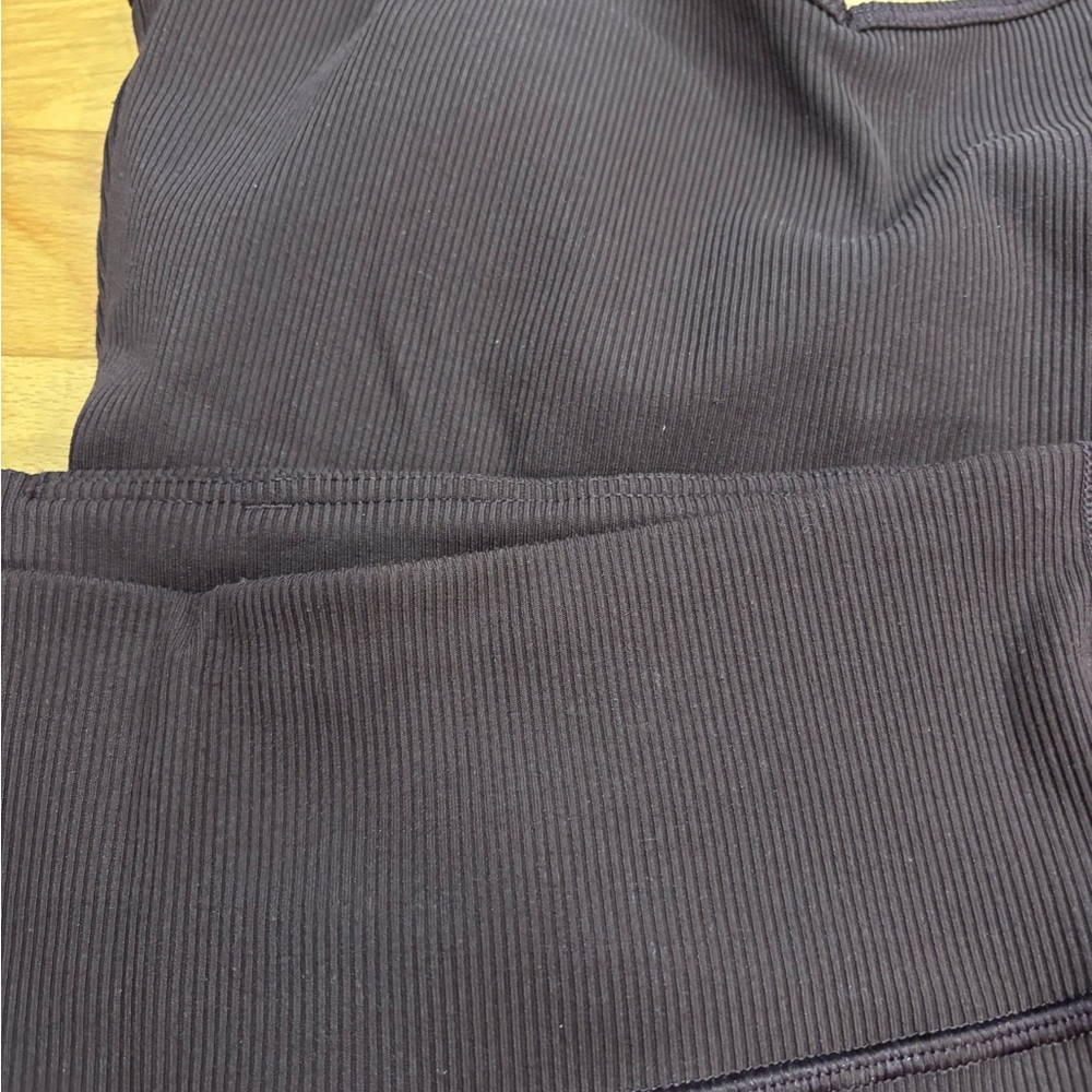 GAPfit Blackout Ribbed Workout Set - Picture 5 of 7
